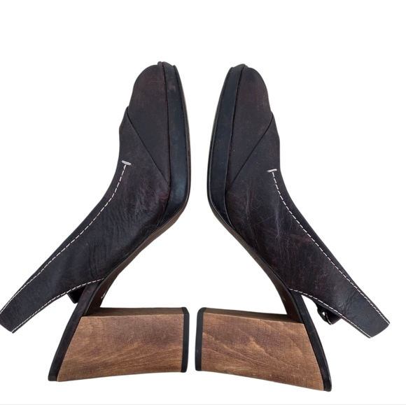 Chic Brown Leather Heels for Every Occasion - Picture 3 of 8